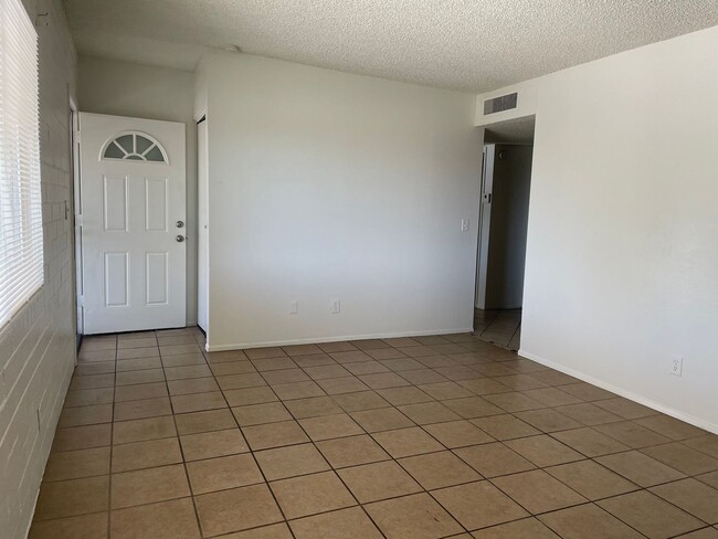 Building Photo - 106 W Calle Evelina