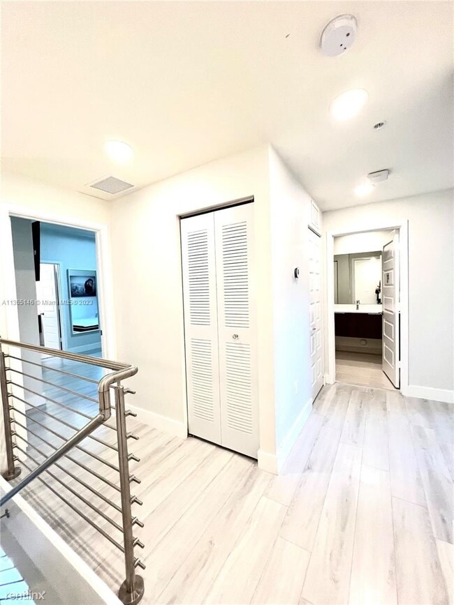 Building Photo - 3 br, 2.5 bath Townhome - 10413 NW 82nd St...