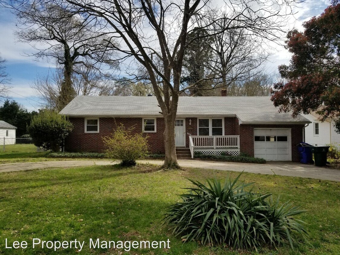 3 br, 2 bath House 553 Blount Point Rd House for Rent in Newport