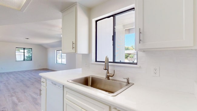 Foto del edificio - 430 Neil Dr