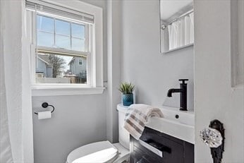 Building Photo - 27 Fuller Rd