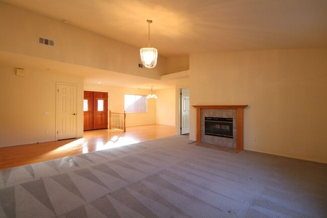 Foto del edificio - Lovely Mesa Oaks Four Bedroom