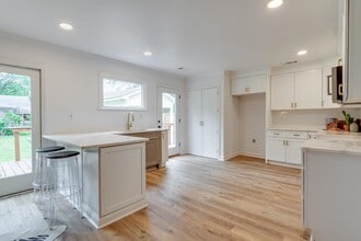 Building Photo - 4885 Flamingo Rd