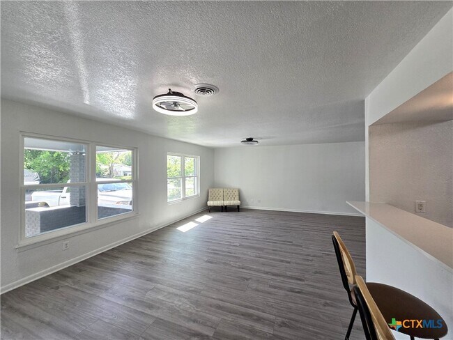 Foto del edificio - 610 W Washington Ave