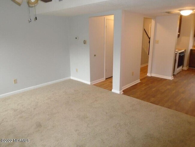 Building Photo - 120 King George Ct