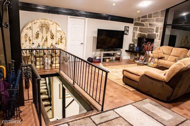 Foto del edificio - 4 br, 2.5 bath House - 1301 Spruce Lane