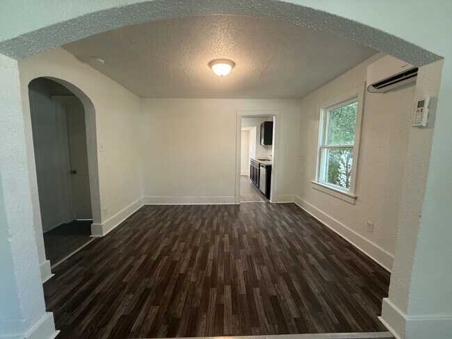 Foto del edificio - 1531 E Talmage St