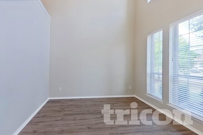 Foto del edificio - 3621 Spring Run Ln