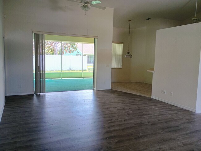 Building Photo - 3 bedroom 2 bathroom beautiful home
