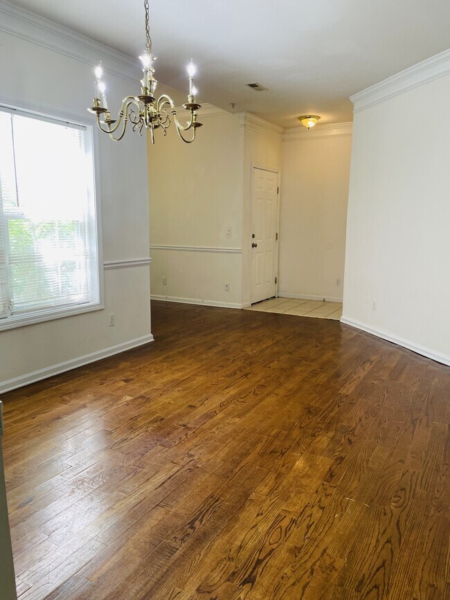 Foto del edificio - 8845 Fairview Bluff