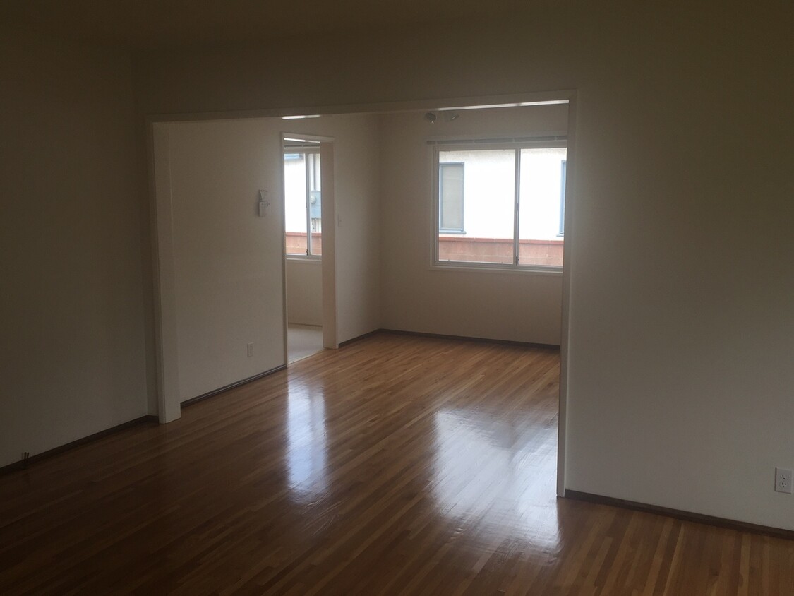 Foto del edificio - REDONE CUTE 2BED/1BATH HOUSE W/ REFURBISHE...