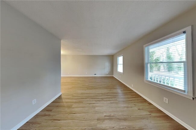 Foto del edificio - 100 John Christopher Dr