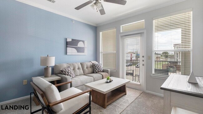 Building Photo - 14807 Woodland Hills Dr