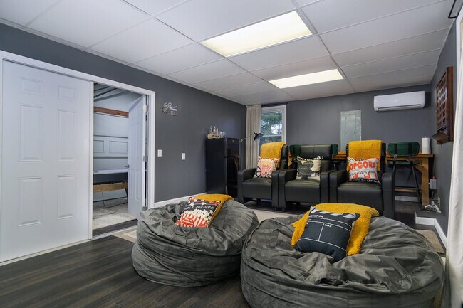 Foto del edificio - 120 Whitney Dr