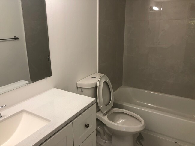 Foto del edificio - 203 Lake Pointe Dr