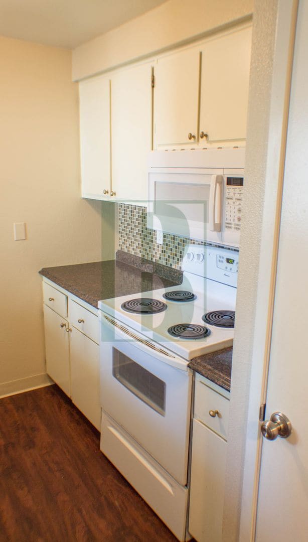 Building Photo - Cute and Cozy Beaverton Condo