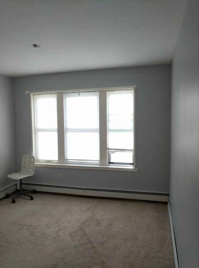 Building Photo - 509 Pleasant St