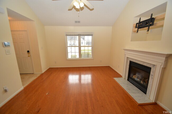 Building Photo - 5173 Parkerwood Dr