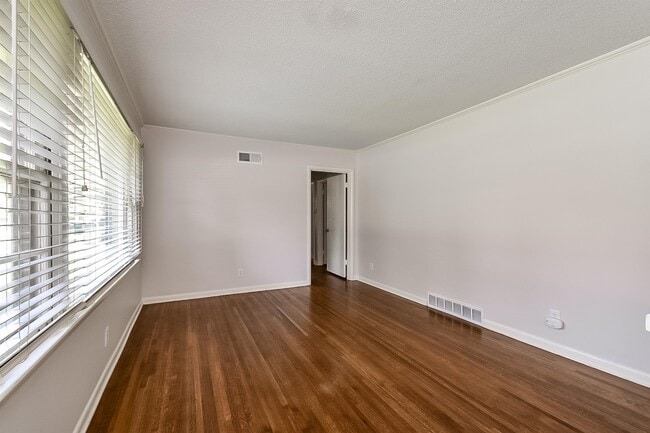 Building Photo - 1548 Dearing Rd