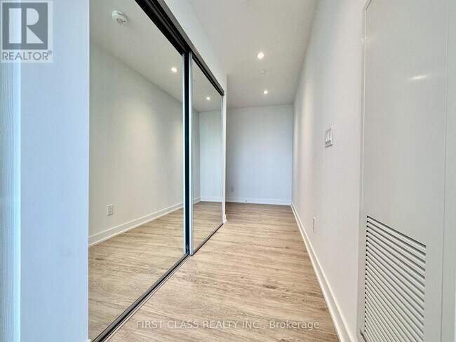 Building Photo - 1926 Lake Shore Blvd W