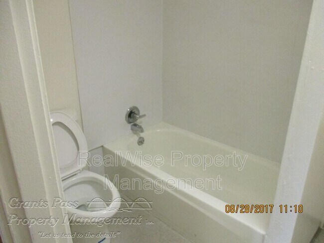 Foto del edificio - 707 NE 6th St