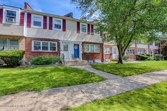 Building Photo - 56 Primrose Ln