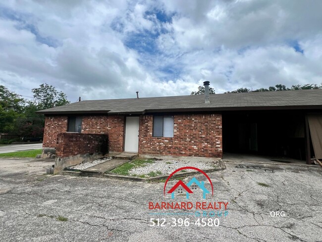 Building Photo - Application Pending: 2 bed/1 bath duplex w...