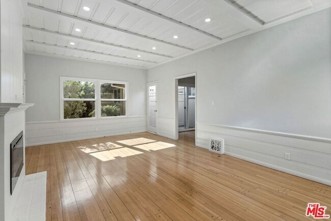 Foto del edificio - 9623 Charleville Blvd