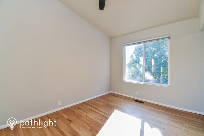 Foto del edificio - 8405 Sunbow Ct