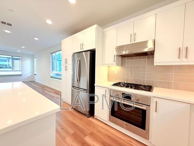 Building Photo - 4334 N Jimson Rd