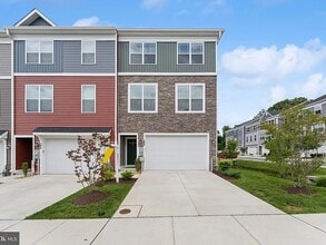 Building Photo - 204 Jenkins Way
