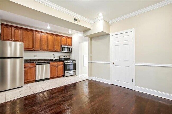 Building Photo - 1429 Parkwood Pl NW