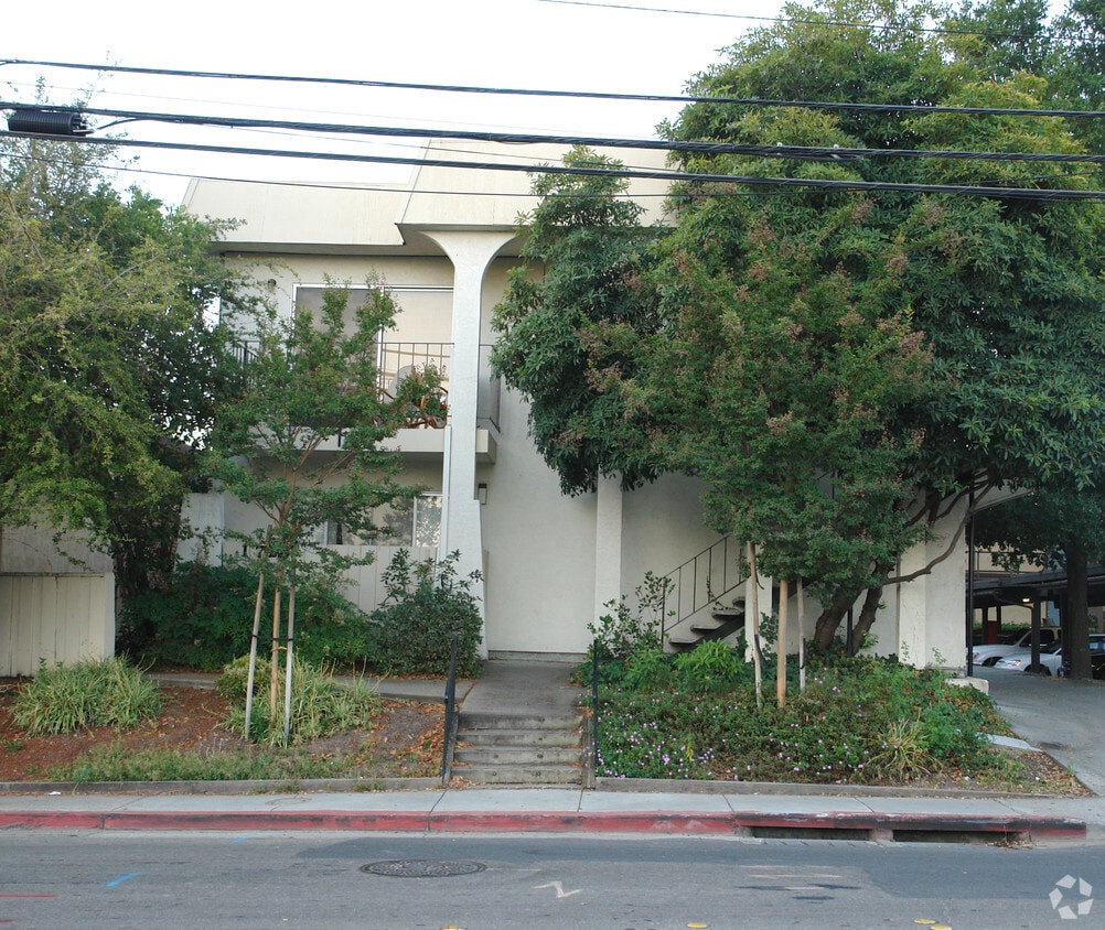 Building Photo - 1725 Trinity Ave