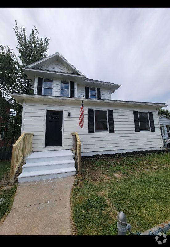 Building Photo - 128 Evesham Ave W