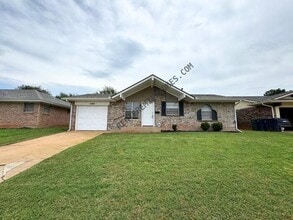 Building Photo - 3409 Parker Dr