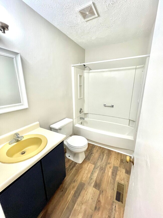 Building Photo - 5508 Brown Street, Unit 5508