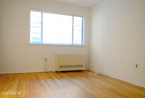 Building Photo - 205 E 24th St