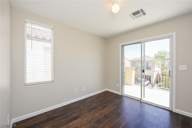 Foto del edificio - 10929 Sadlers Wells St