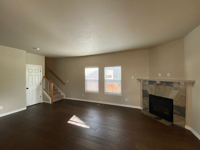 Building Photo - Spacious 3-Bedroom Home with Bonus Room in...