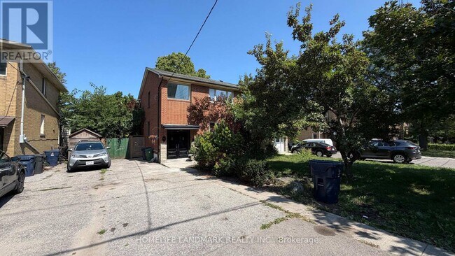 Photo du bâtiment - 702 Sheppard Ave E