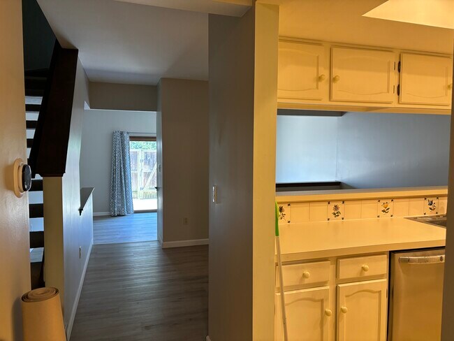 Foto del edificio - 6698 Willow Grove Ln