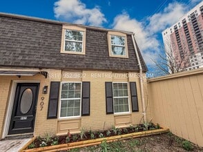 Building Photo - 907 S Ripple Creek Dr