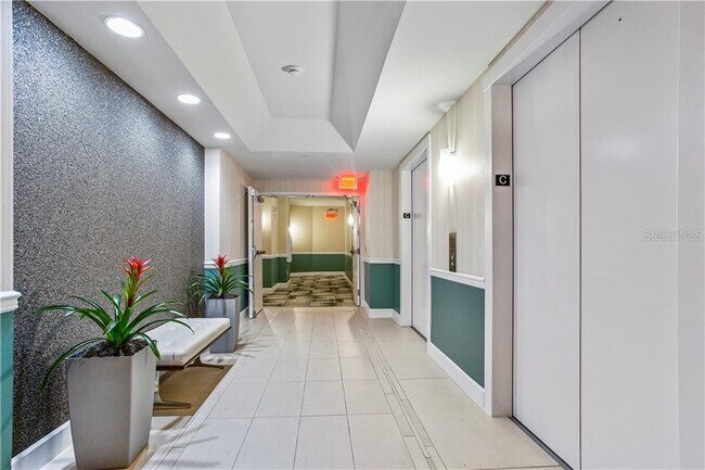 Foto del edificio - 322 E Central Blvd