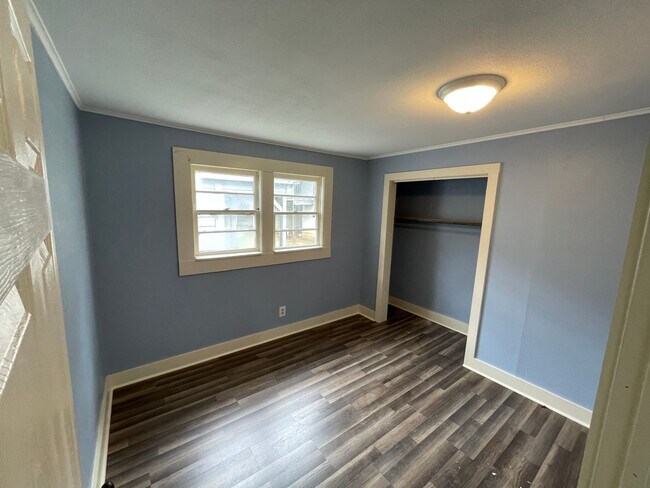 Building Photo - Huge Remodeled 3 Bed, 1 Bath Home
