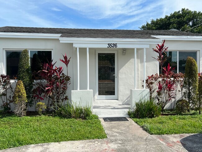Casa delantera 2/1 - 3526 NW 16th Ter