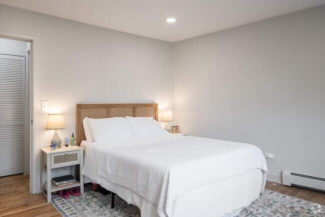 1 habitación, 1 baño - 700 pies cuadrados - Dormitorio - 505 W Melrose Street