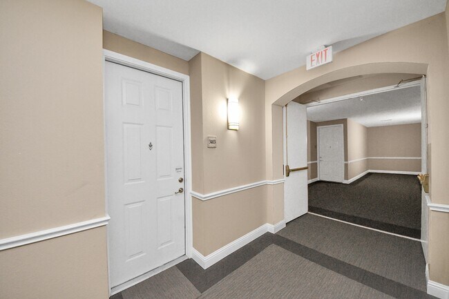 Building Photo - 7575 Kirby Dr