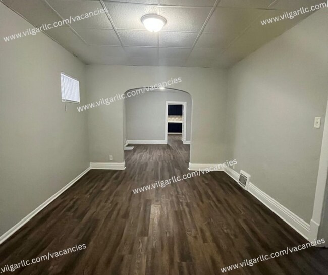 Foto del edificio - Over 1,100 sq ft 3 large bedrooms • 1.5 spacious bathrooms home in East Chicago, IN