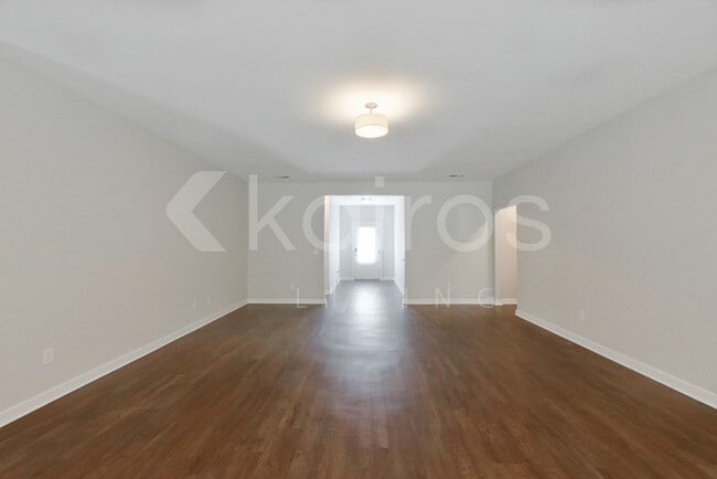 Building Photo - 471 White Oak Cir