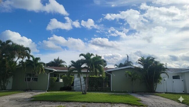 Foto del edificio - 704 NE 23rd Ave